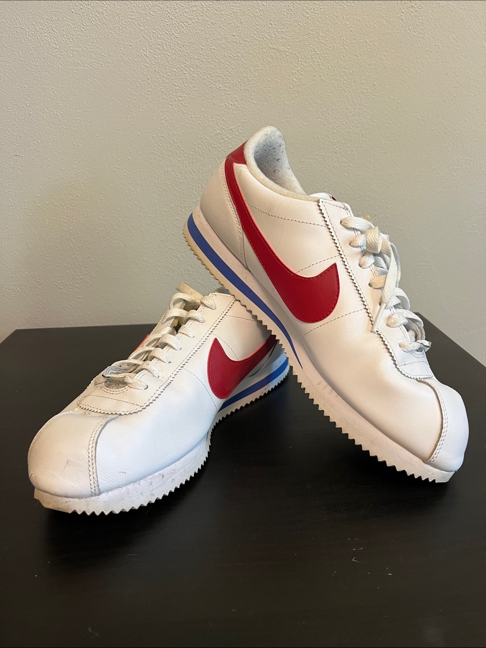 Nike Men’s White Leather Sneakers with Red Swoosh